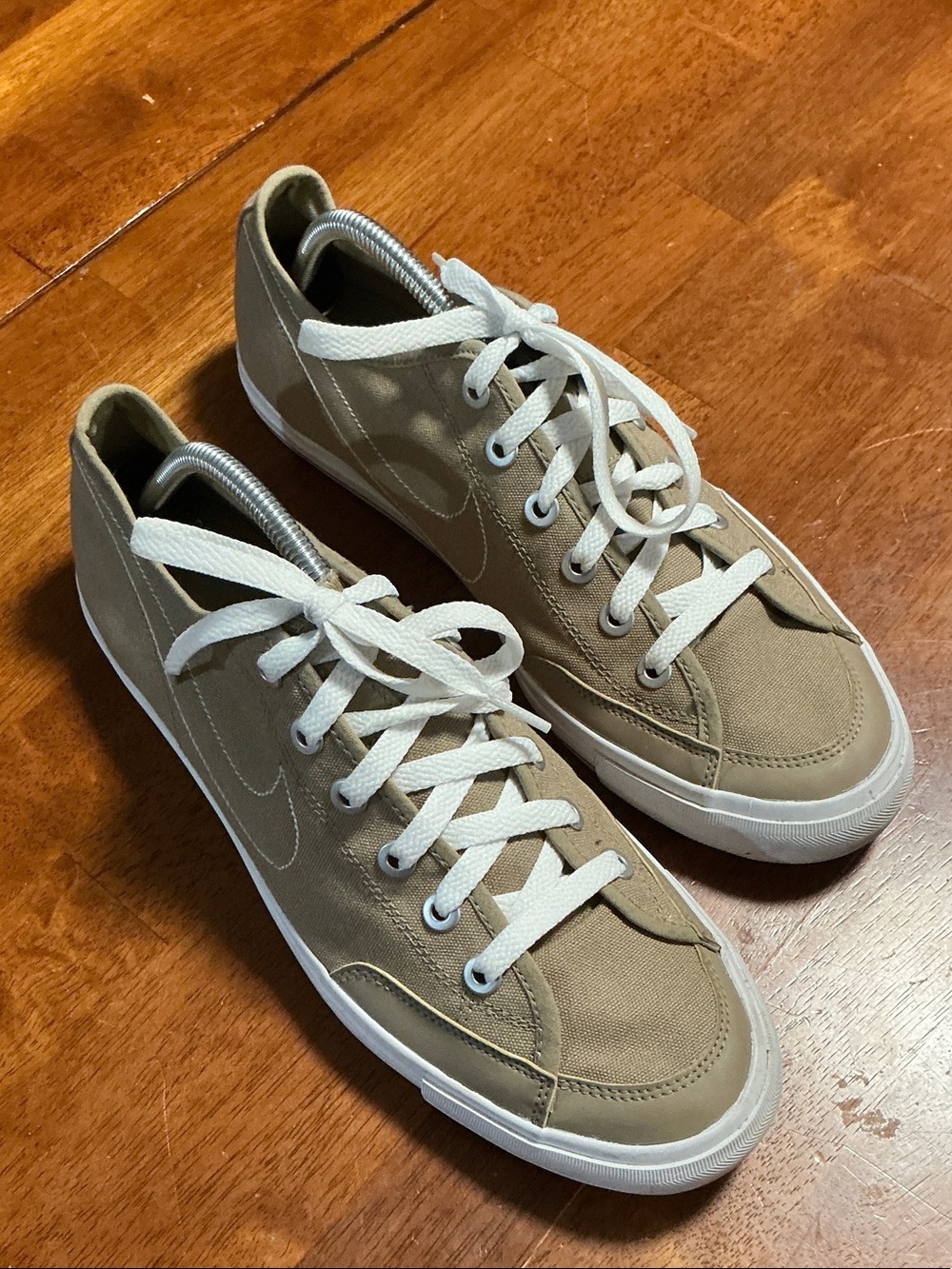 Nike Men's Low-Top Sneakers in Beige and White
